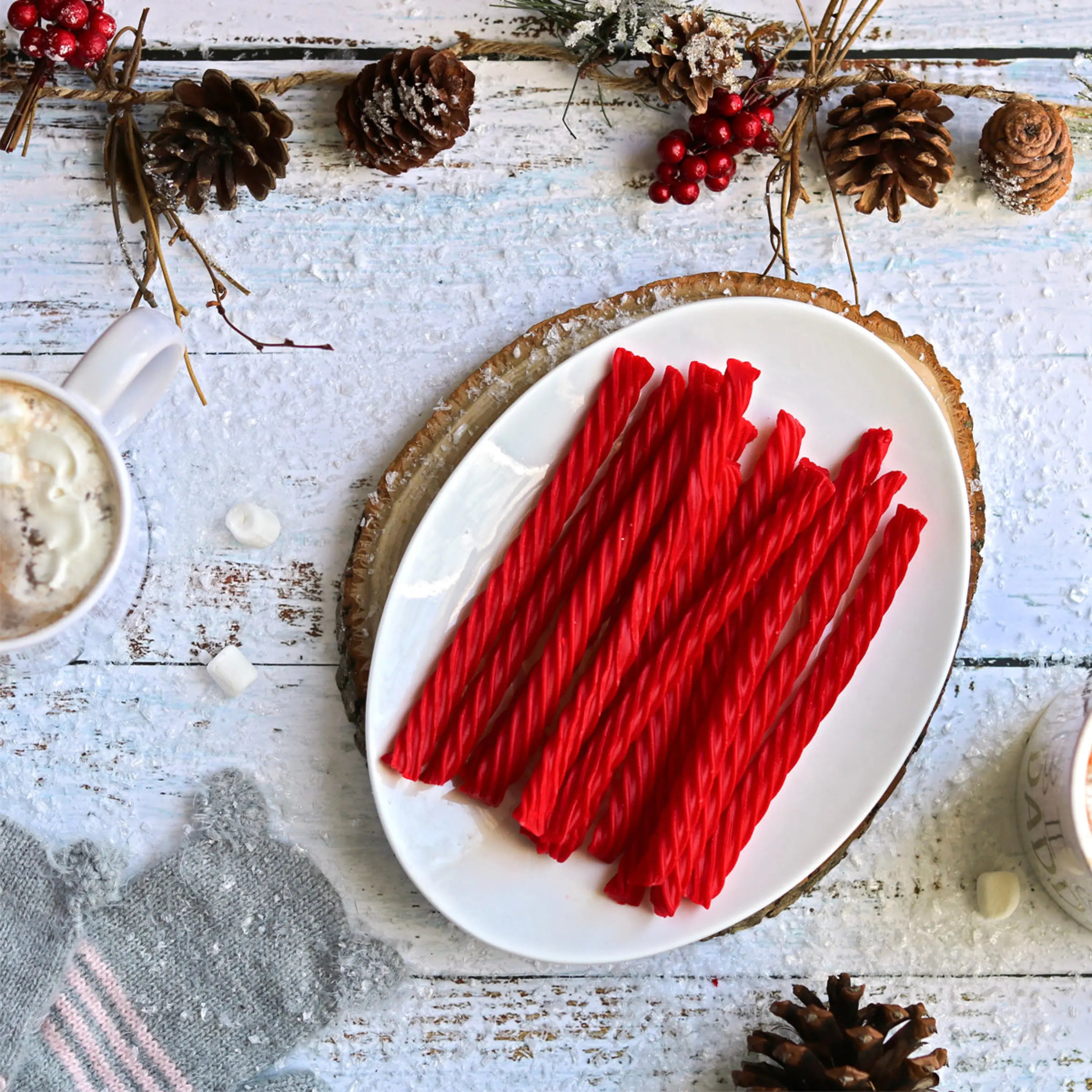 RED VINES Original Red licorice twists with hot cocoa