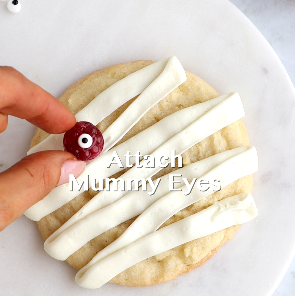 Attach the eyes to the cookies